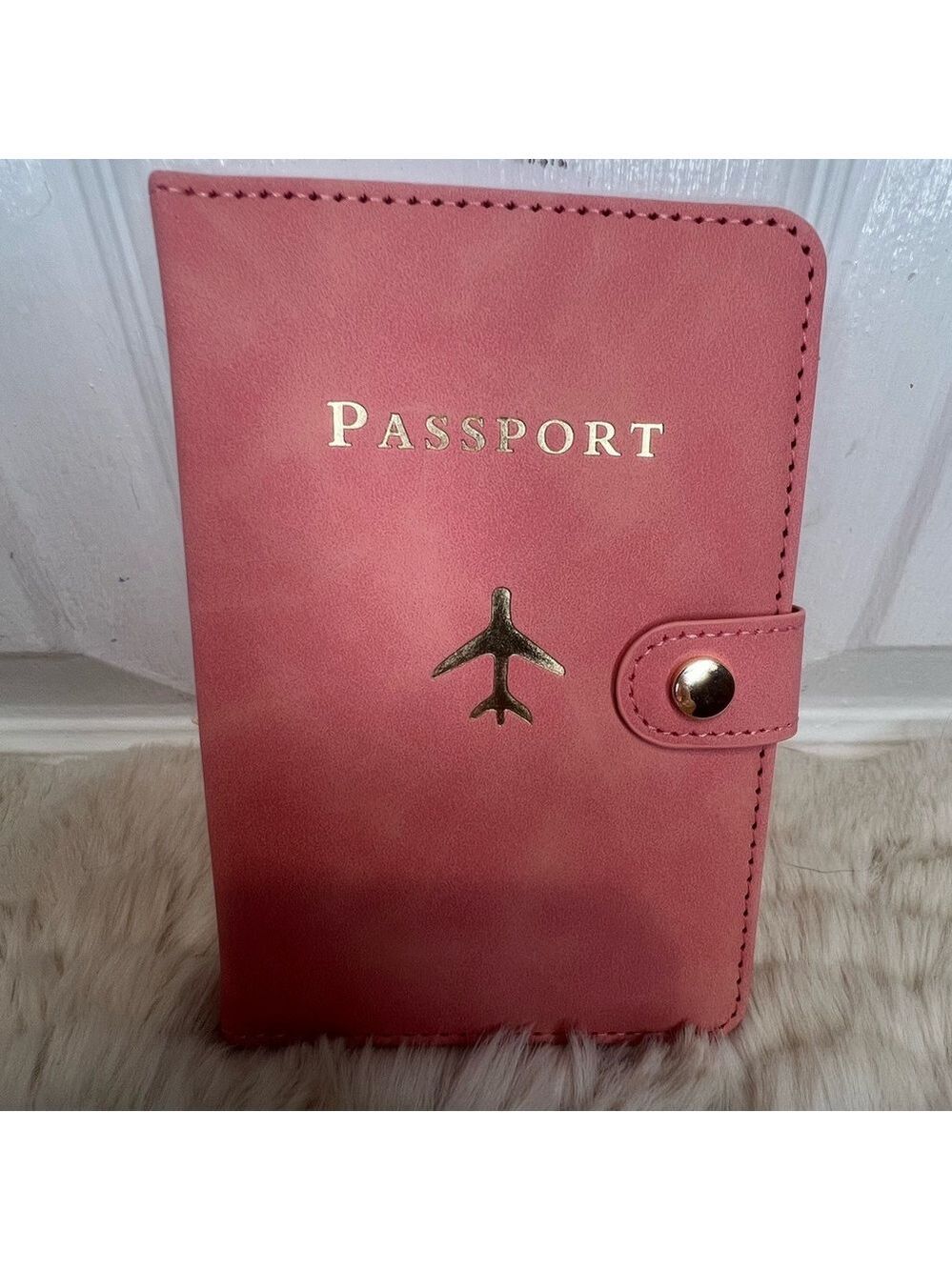 PASSPORT COVER HOLDER WITH GOLD LETTERING AND PLANE DETAIL IN PINK